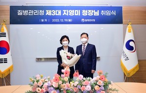 ▲19일 취임한 지영미 신임 질병관리청장(좌)에 보건의료계는 멀티데믹 상황에 대한 적극적인 대응이 필요하다는 뜻을 전했다.