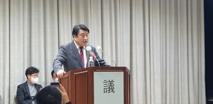 정남일 의장은 코로나19 팬데믹 속에서도 우리나라의 보건 향상과 국민건강 증진을 위해 노력해 온 성북구약사회 집행부와 임직원, 회원들에 격려의 말을 전하며 국민들에게 신뢰받는 약사상을 구현해 달라고 당부했다.