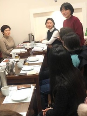 동덕여자대학교 약학대학 동문들은 약계 산학모임을 발족했다.