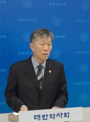 박상룡 홍보이사는 대한약사회가 내부적으로 비대면 진료 관련 전략을 준비 중이라고 밝혔다.