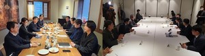 최근 의료계 최대 현안으로 대두된 ‘간호법’, ‘의료인면허취소법’이 국회 본회의에 직회부된 여파로 ‘의료현안협의체’가 중단되자, 복지부가 의협에 ‘조속 복귀’를 요청했다.