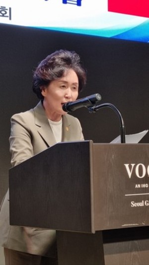 ▲ 권영희 회장은 개회사를 통해 코로나19 팬데믹 동안 한국과 대만에서 약사 직능의 위상이 올랐음을 강조했다.