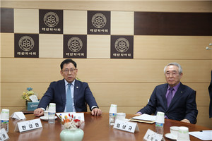 ▲  대한약사회 최광훈 회장은 4일 감사과 간담회를 진행했다.