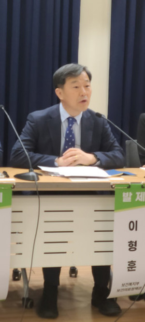 보건복지부 이형훈 보건의료정책관은 비대면 진료 공백을 막기 위해 시범사업을 추진하겠다는 뜻을 밝혔다.