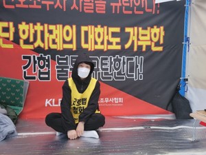 간호법 반대 단식투쟁 중 병원에 긴급 후송됐던 곽지연 대한간호조무사협회장이 다시 단식농성장에 복귀, 단식투쟁을 계속 이어가기로 했다.
