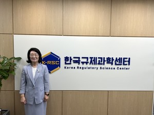 ▲ 한국규제과학센터 박이숙 센터장은 규제과학센터를 식약처의 싱크탱크로 키우고 싶다는 포부를 밝혔다.