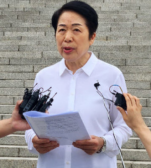 대통령의 재의요구로 국회로 돌아온 간호법이 결국 부결되자 대한간호협회 김영경 회장이 준법 투쟁과 강력한 심판을 예고했다.