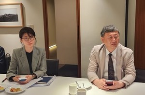 ▲ 차전경 과장(좌)과 이정근 상근부회장.
