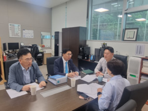 ▲ 박영달 경기도약사회장은 경기도의회와 면담을 진행했다.