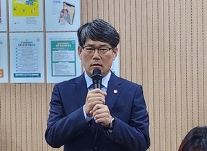 ▲ 엄호윤 상임실장.