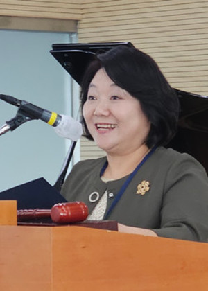 ▲ 허인영 숙명약대 총동문회 회장은 개회사를 통해 동문들의 성원에 감사의 말을 전했다.