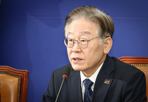 더불어민주당 이재명 당 대표는 23일, 최고위원회 회의에서 의대 정원 확대의 필요성을 언급했다. (사진 출처 = 더불어민주당 공식 홈페이지)