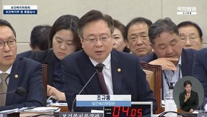 조규홍 장관이 의원들의 질문에 답변하고 있다.