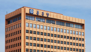 종근당은 글로벌 제약기업 노바티스(Novartis)사와 신약 후보물질 ‘CKD-510’에 대한 13억 500만 달러 규모의 기술수출 계약을 체결했다고 6일 밝혔다.