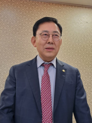 최광훈 회장은 기자간담회를 통해 최근 국회에서 발의된 한약제제 표기 법안과 관련된 입장을 밝혔다.