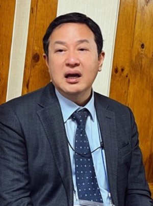 식품의약품안전처 강석연 의약품안전국장이 한국휴텍스제약에 대한 GMP 적합판정 취소 처분의 배경과 향후 계획을 설명하고 있다.