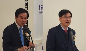 이광래 회장(왼쪽)과 송태진 의장.