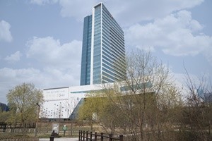 2년 전 46억원을 횡령하고 해외로 도주한 건보공단 직원이 필리핀 현지에서 체포되자, 건보공단이 횡령액 환수에 적극 나서겠다고 밝혔다.