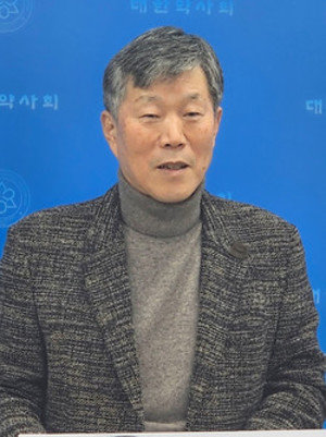 ▲ 박상룡 이사는 2024년도 약사 면허 신고를 위한 준비를 마쳤다고 밝혔다.