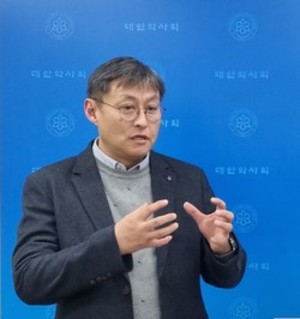 약학정보원 안상호 부원장은 대한약사회 통합홈페이지 사업과 지역약사회와 홈페이지 연동 사업에 대해 설명했다.
