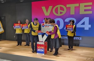 보건복지의료연대는 합리적이고 올바른 의료정책을 제시한 정당과 후보자를 발굴ㆍ지지하겠다는 의미로, 투표 퍼포먼스를 진행했다.