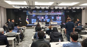 ▲ 임현택 대의원과 이동욱 대의원이 언쟁을 벌이고 있다.