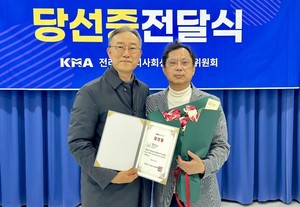 이재조 위원장(왼쪽)과 최운창 당선인.