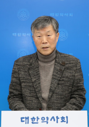 박상룡 이사는 약사회가 약사 용어를 정의하는 표준 약무 용어사전을 제작한다고 밝혔다.