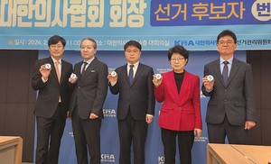 ▲ (왼쪽부터) 김승수 사무총장(박명하 후보 대리인), 주수호 후보, 임현택 후보, 박인숙 후보,  정운용 후보.