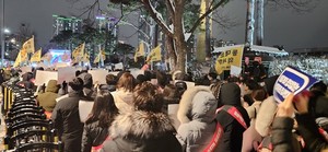 ▲ 서울특별시의사회는 22일 용산 대통령실 앞에서 ‘의대증원ㆍ필수의료 패키지 저지를 위한 궐기대회’를 개최했다.