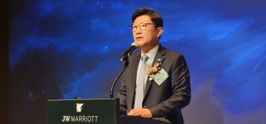 한국의약품수출입협회가 28일, 서울 JW매리어트호텔에서 제68회 정기총회를 개최했다. 백승열 회장이 인사말을 전하고 있다.
