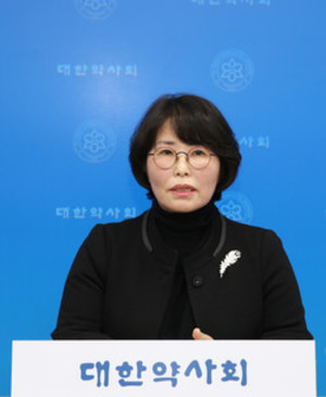 ▲ 안화영 지역사회약료사업 본부장은 정례브리핑을 통해 지역사회 돌봄 통합지원법의 의의를 설명했다.