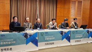 대한외과의사회는 10일 춘계학술대회를 기념해 기자간담회를 개최하고 교착상태에 빠진 정부와 의료계에 조언을 건넸다.