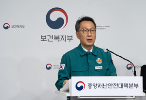 박민수 차관은 일본의 의대 정원 증원 사례를 참고해야 한다고 말했다.