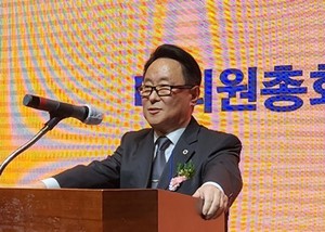 엄철 의장.