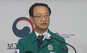 복지부 전병왕 보건의료정책실장은 전공의 행정처분 관련 내용을 설명했다.