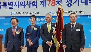 ▲ (왼쪽부터) 이윤수 의장, 한미애 신임의장, 황규석 신임 회장, 박명하 회장.
