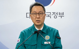 박민수 차관은 22일, 브리핑을 통해 의대 교수들의 집단 사직은 효력을 발휘하기 어렵다고 밝혔다.