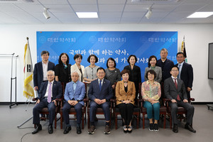 ▲ 대한약사회가 전국 약학대학 동문회장들과 간담회를 진행했다.