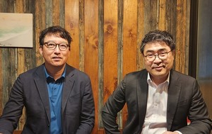 ▲ 김완호 회장(왼쪽)과 김형규 수석부회장.