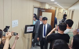 ▲ 임현택 회장이 수가협상장을 방문했다.