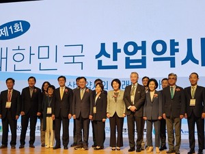 한국산업약사회가 제1회 산업약사대회를 개최했다.