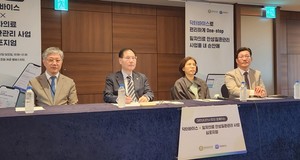 ▲ (왼쪽부터)조재형 대표, 이정용 회장, 김난희 교수, 임인택 교수.