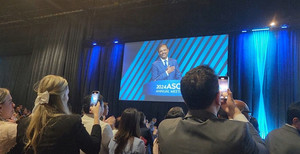 LAURA 연구 결과에 청중들은 기립박수로 찬사를 보냈다.