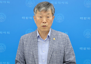 ▲ 박상룡 홍보이사는 정부가 건기식 개인 간 거래 시범사업을 제대로 관리해야 한다고 목소리를 높였다.