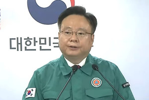 조규홍 장관은 4일, 전공의들에게 발령한 진료유지명령과 업무개시명령, 병원장에게 발령한 사직서 수리금지명령을 철회했다고 발표했다.