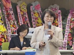 ▲ 안화영 부회장은 경기도약사회의 방문약료 사업 현황을 정리해 발표했다.