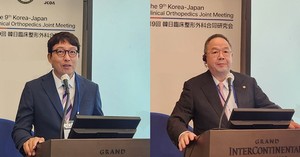 ▲ 김완호 회장(왼쪽)과 하세가와 토시오 이사장.