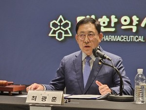 ▲ 최광훈 회장은 19일, 2024년도 제2차 이사회에서 개회사를 통해 그간의 성과를 발표하면서 약정원 서비스의 장애 문제에 대해 사과했다.