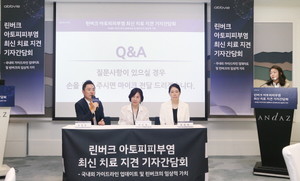 한국애브비가 아토피피부염의 최신 지견을 공유하고자 마련한 기자간담회에서 강의를 진행한 양산부산대병원 고현창 교수와 국립중앙의료원 안지영 교수, 노원을지대병원 한태영 교수(왼쪽부터)는 이구동성으로 교체투약의 허들을 없애야 한다고 역설했다.